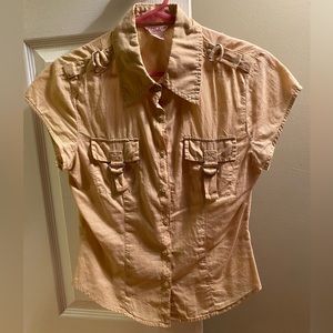 ⭐️HP⭐️Guess Jeans top